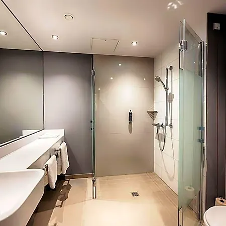 Premier Centre 3*
